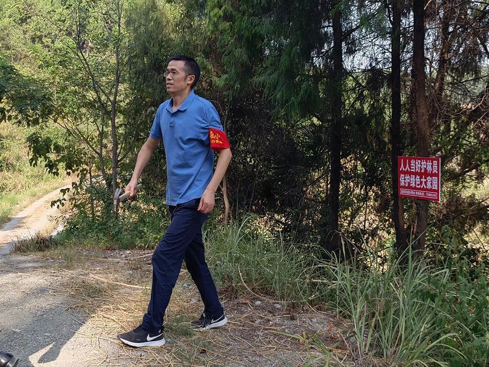 志(zhì)願者服務----參加森(sēn)林(lín)防火(huǒ)